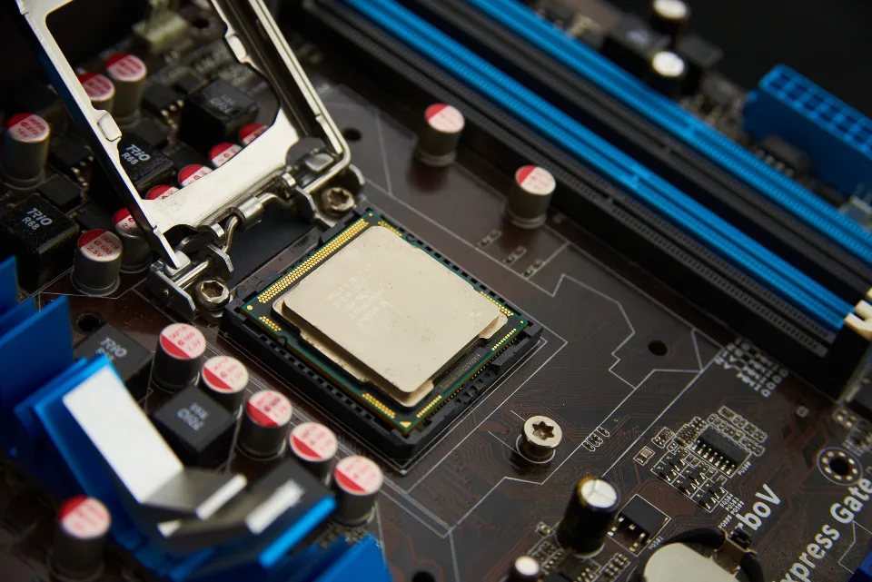 Placa-mãe de computador vista de perto