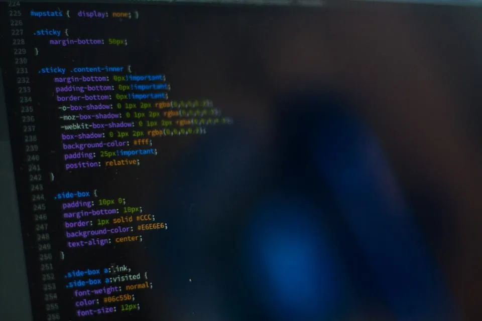 Código de programação em tela escura